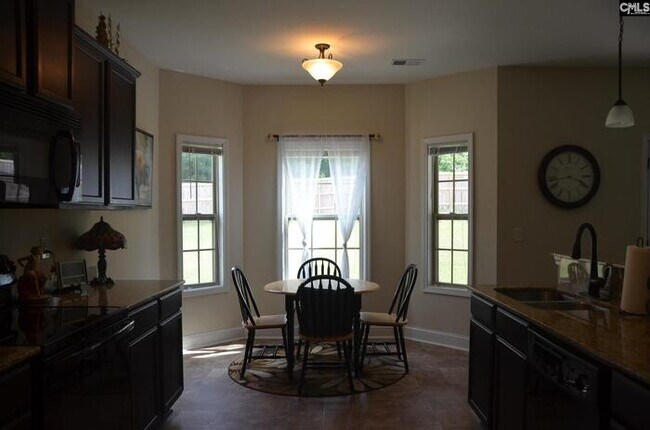 Building Photo - 414 Badminton Ct