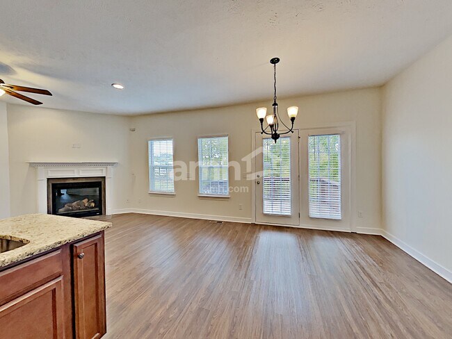 Foto del edificio - 6457 Sunnywood Dr