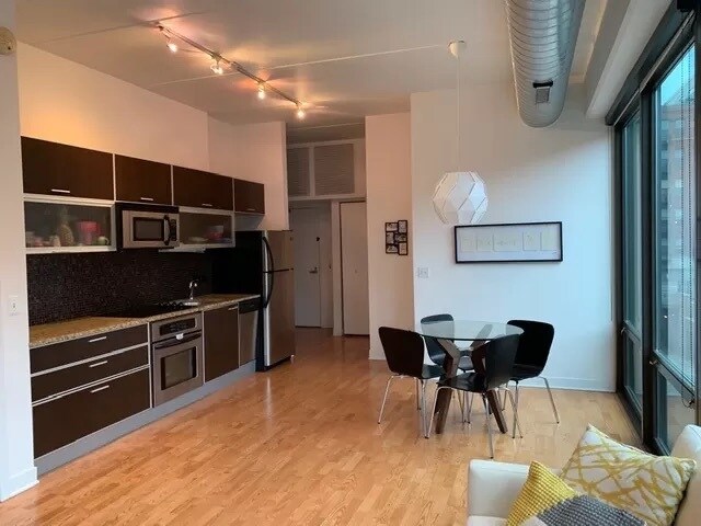 Foto del edificio - 660 W Wayman St