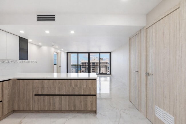 Building Photo - 2401 S Ocean Dr