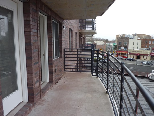 Building Photo - 106 Remsen Ave