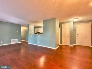 Building Photo - 55 Kenwood Dr