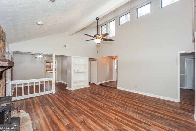 Foto del edificio - 145 Whitney Way