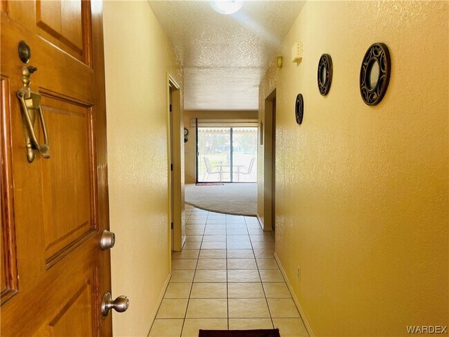 Building Photo - 2531 Country Club Dr