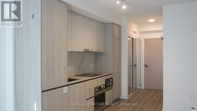 Building Photo - 8 Interchange Wy