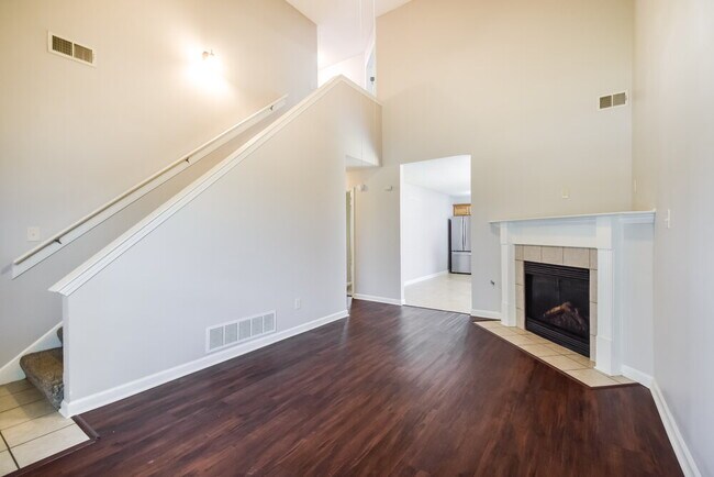 Foto del edificio - 7027 Maple Grove Rd