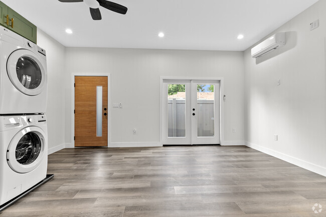 Building Photo - 6519 Coldwater Canyon Ave