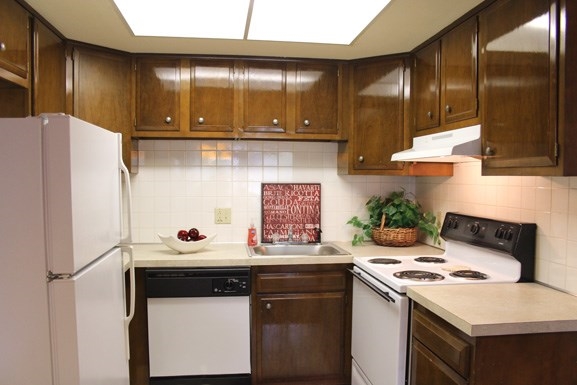 Kitchen - Peppertree Village Apartments