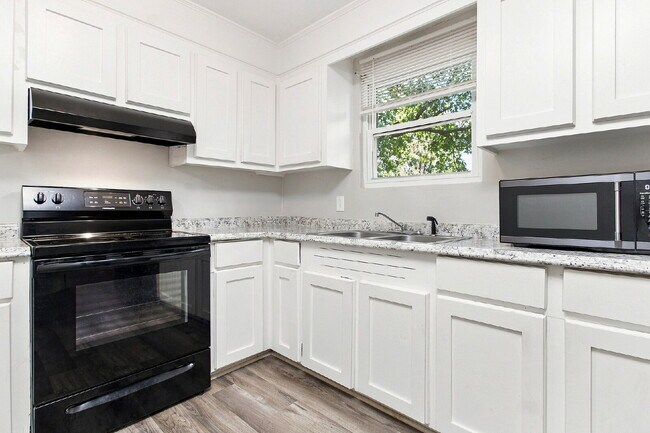 Foto del edificio - 400 Richcreek Rd