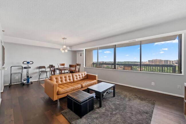 Foto del edificio - Awesome opportunity to rent a condo with $60K in upgrades!