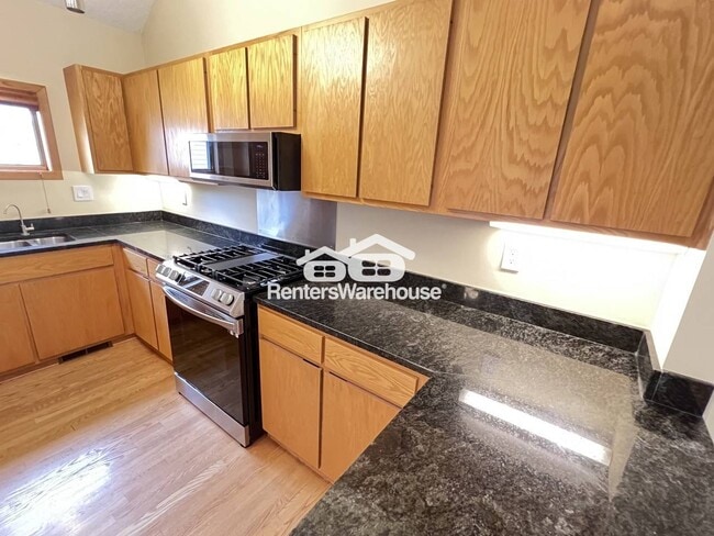 Building Photo - 2852 Kenwood Isles Dr