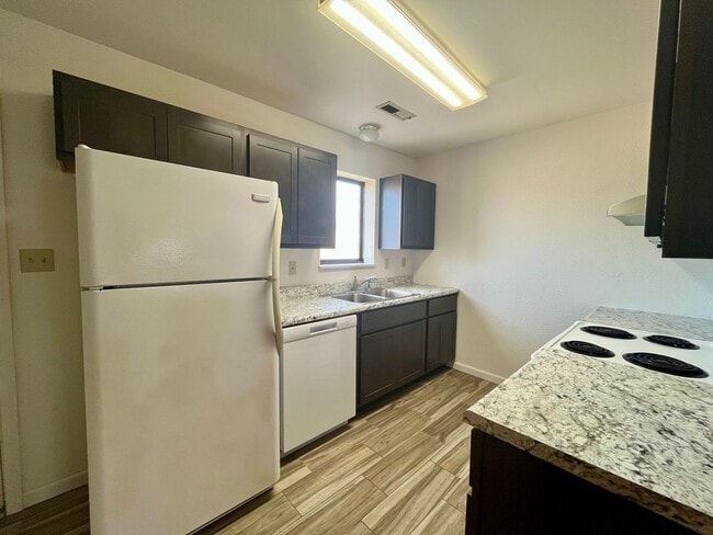 Foto del edificio - 2 Bed | 1.5 Bath | Townhouse