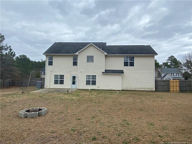 Foto del edificio - 50 Breezewood Dr