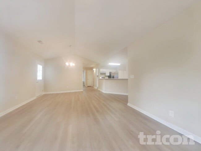 Building Photo - 3010 Lake Park Ct