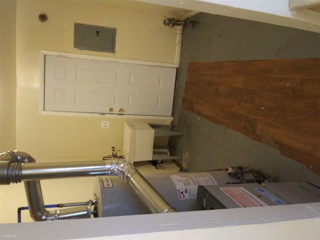 Building Photo - 3 br, 1 bath House - 16234 Strathmoor St