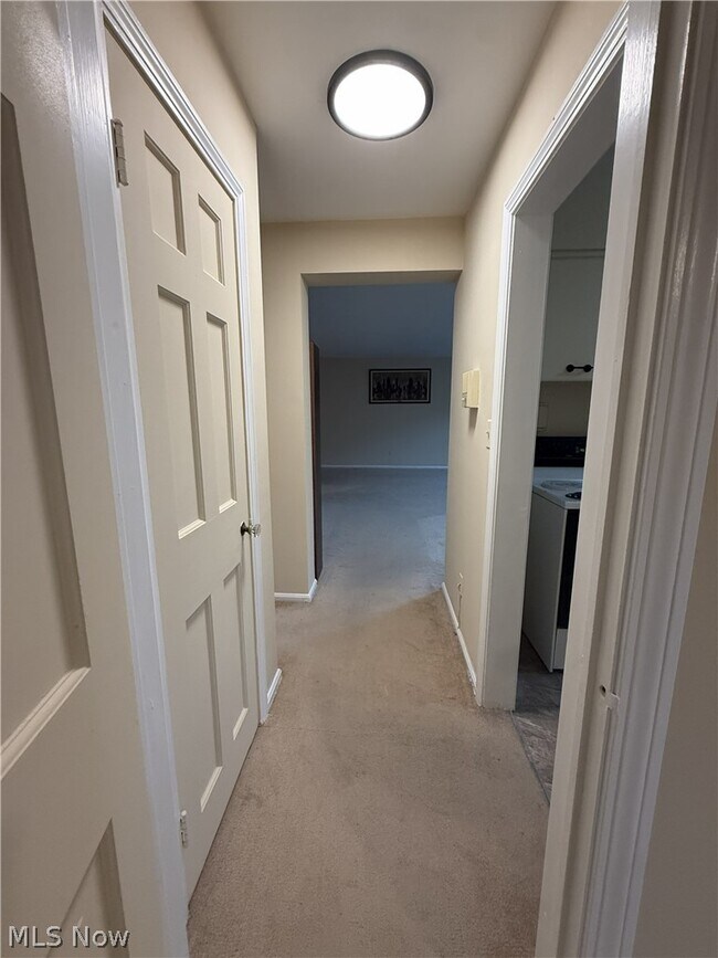 Building Photo - 13781 Cedar Rd