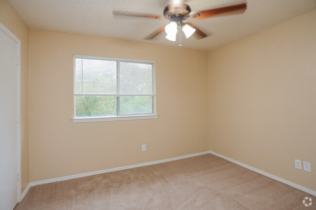 2BR, 1.5BA - 885SF - B1 - Highland Oaks