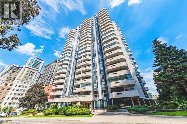 Building Photo - 67 Caroline St S