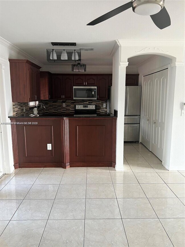 Foto del edificio - 3783 NW 201st Terrace