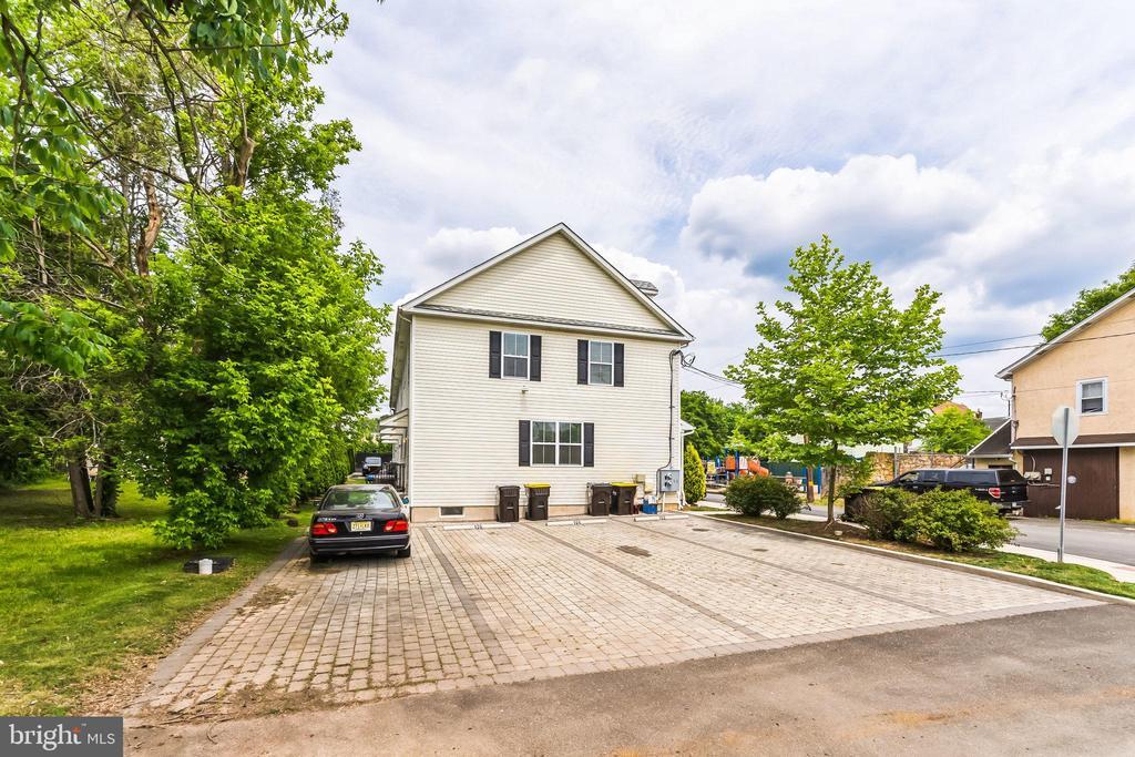 108 Oak St, Ambler, PA 19002 Townhome Rentals in Ambler PA