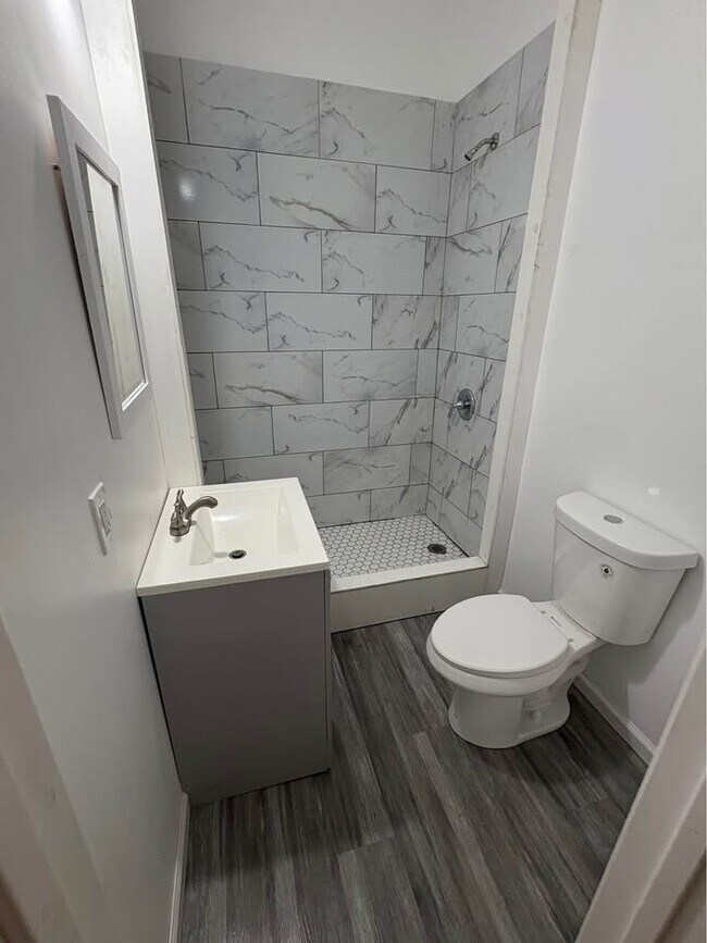 Foto del edificio - 1507 Centre St