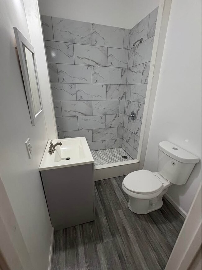 Building Photo - 1507 Centre St