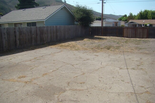 Building Photo - Southside cutie, 2bd/1ba  available June 1...