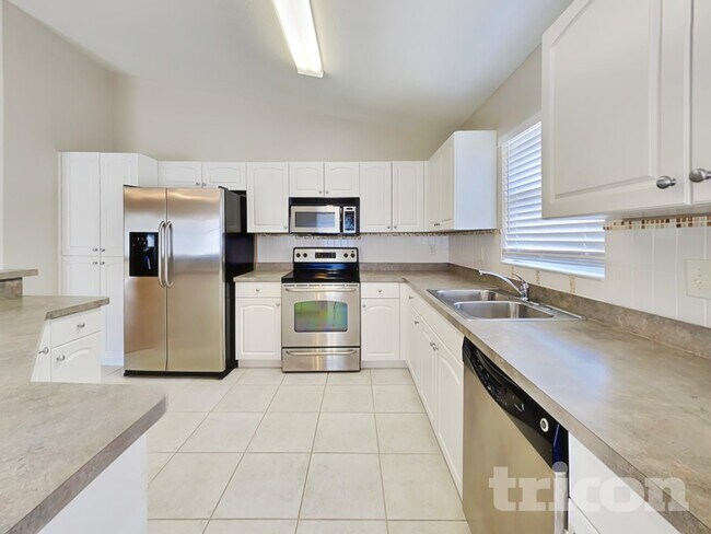 Building Photo - 2707 95th St E