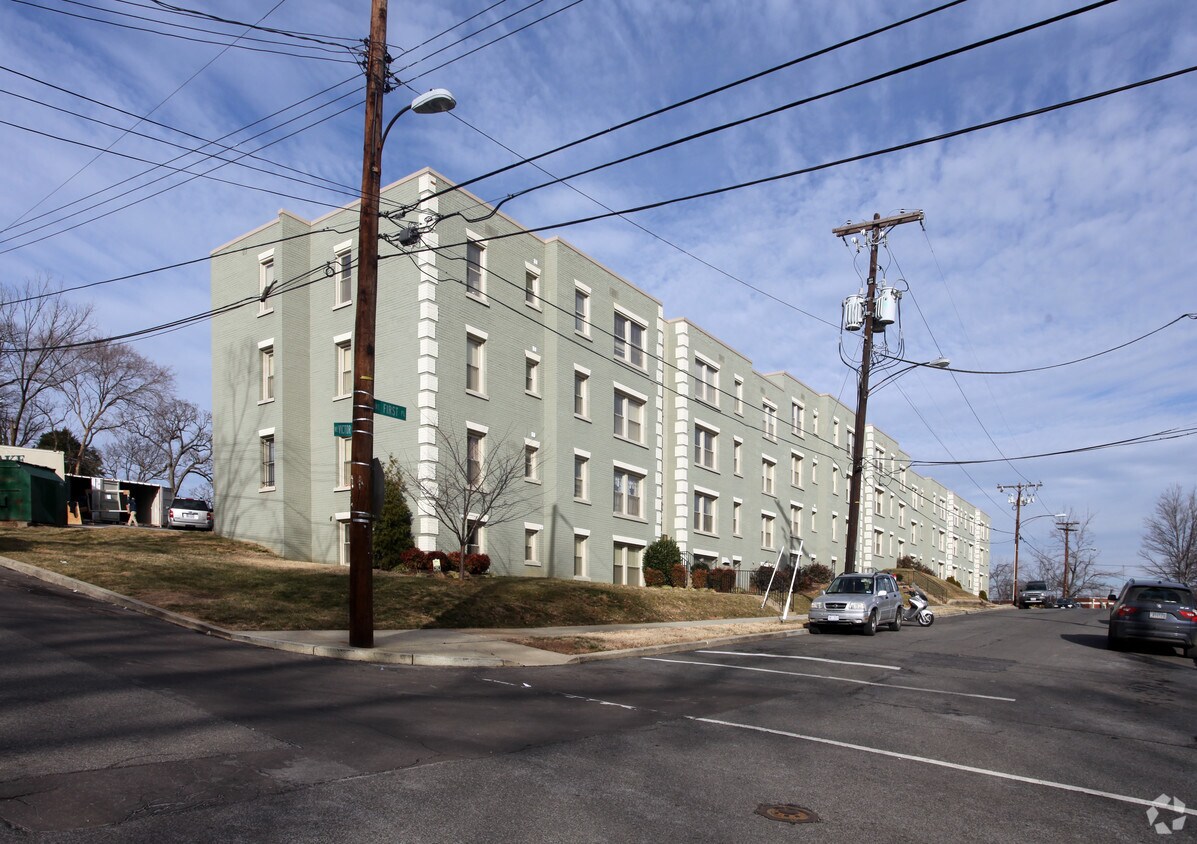 Primary Photo - 4402-4424 1st Pl NE