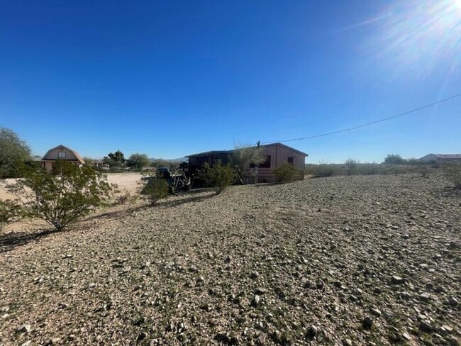 Foto del edificio - 21620 W Narramore Rd