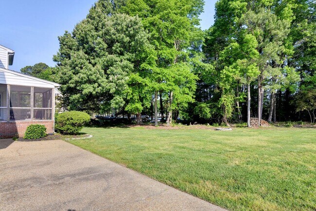 Foto del edificio - Beautiful Poquoson Home.