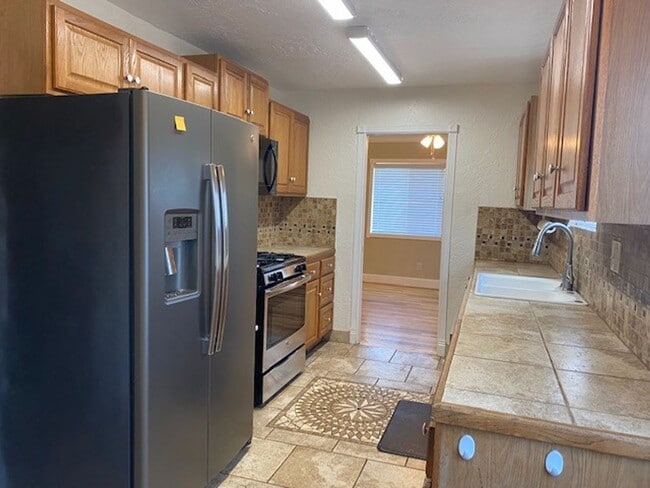 Building Photo - 2 Bedroom 2 bath home in the Antelope Area