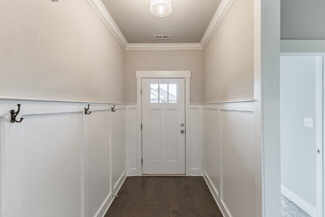 Foto del edificio - 14741 Greenleaf Dr
