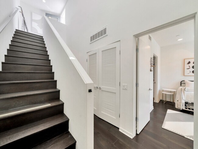 Foto del edificio - 3 Bedroom Single Family Home in Los Angeles