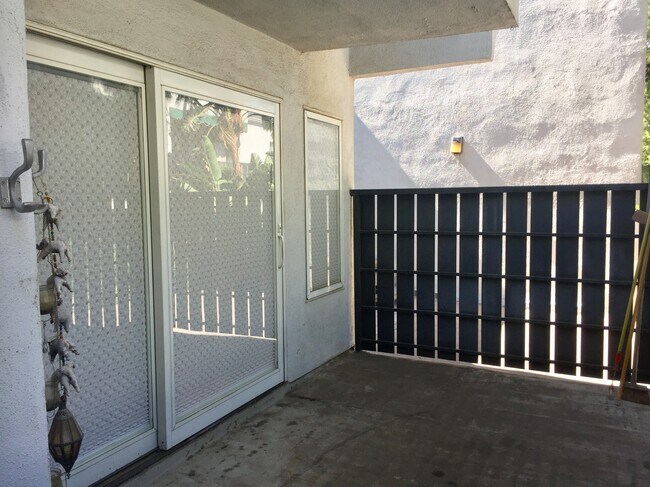 Foto del edificio - 18645 Hatteras St