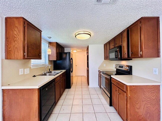 Foto del edificio - 8800 Clearbrook Trail