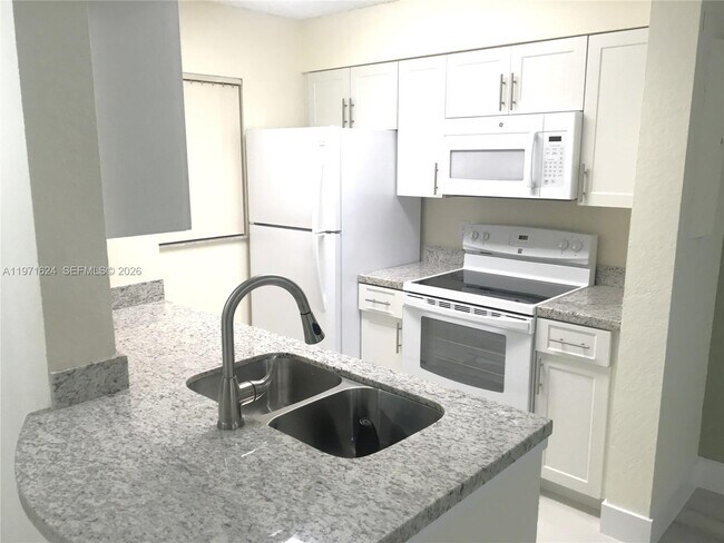 Foto del edificio - 2831 N Oakland Forest Dr