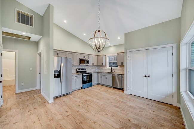 Building Photo - 525 Harrison Ave