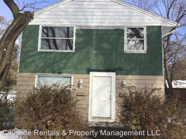 Foto del edificio - 7108-7110 W Silver Spring Dr