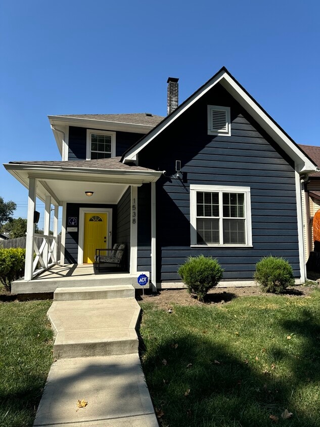 Primary Photo - 1538 Leonard St