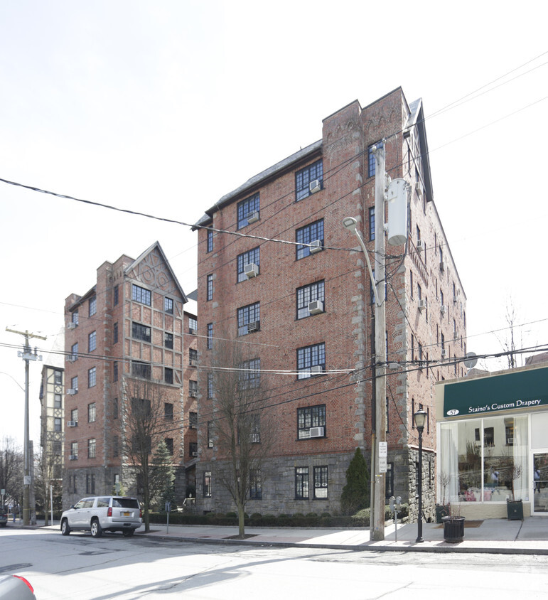 Building Photo - White Hall Apartments