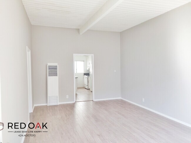 Building Photo - 6066 Franklin Ave