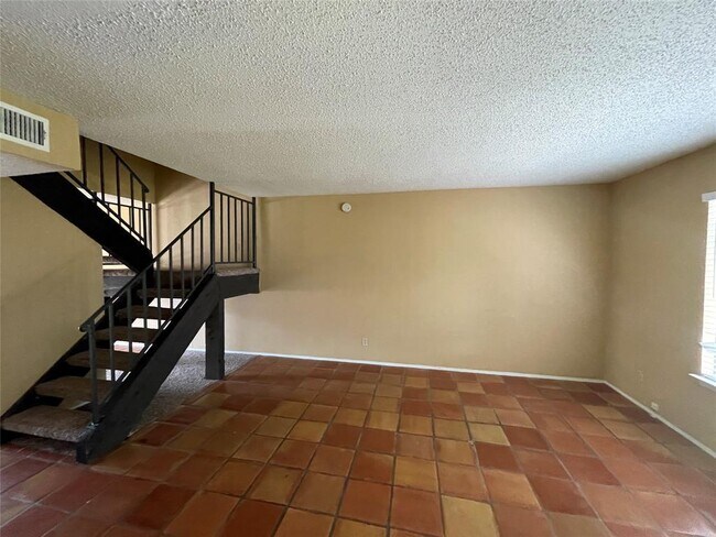 Foto del edificio - 9611 Blue Creek Ln