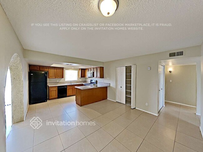 Building Photo - 7016 W Wilshire Dr