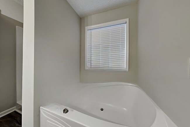 Building Photo - 40 Colton Dr