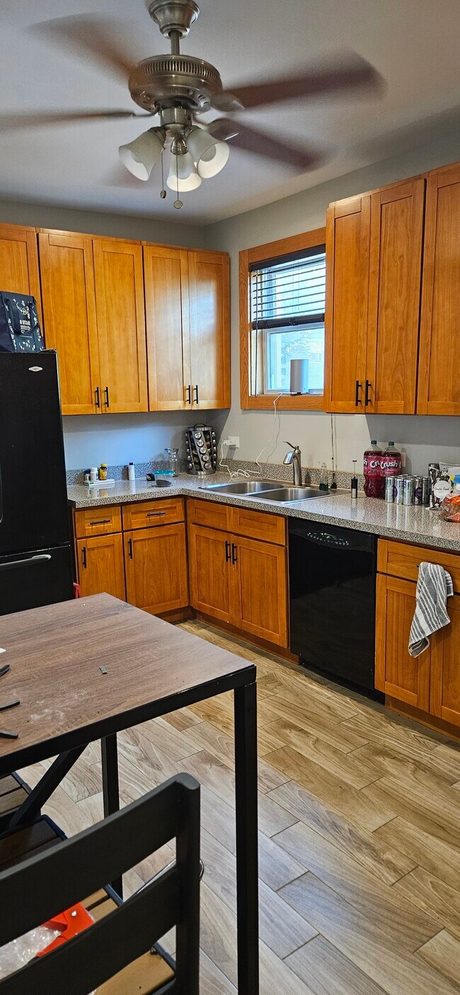Kitchen - 2416 N Springfield Ave