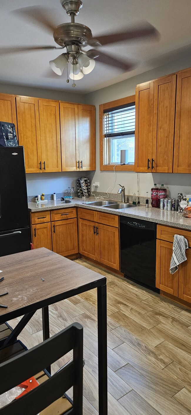 Kitchen - 2416 N Springfield Ave