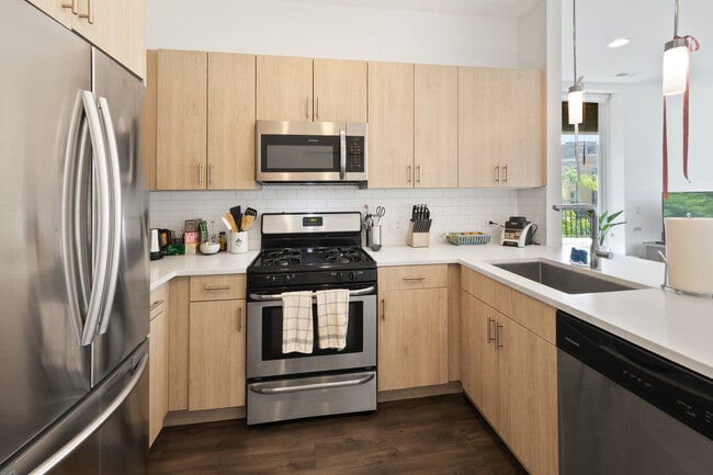 1507 N. Western-302 - 1507 N. Western-302 Apartment