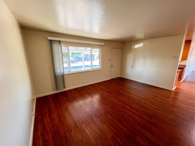 Building Photo - Newly renovated single-family home in Hayw...