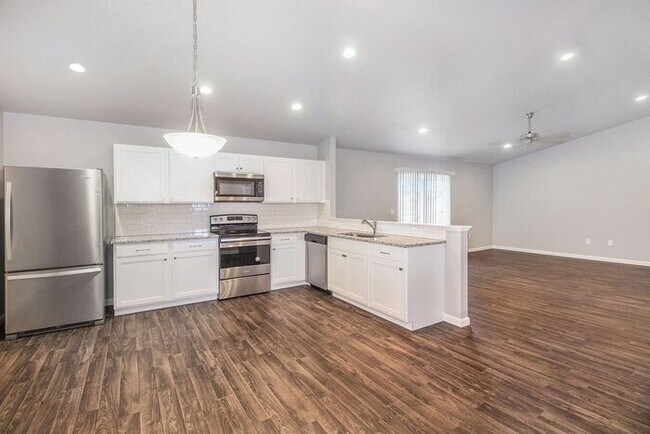 Building Photo - 16557 Charles Town Dr